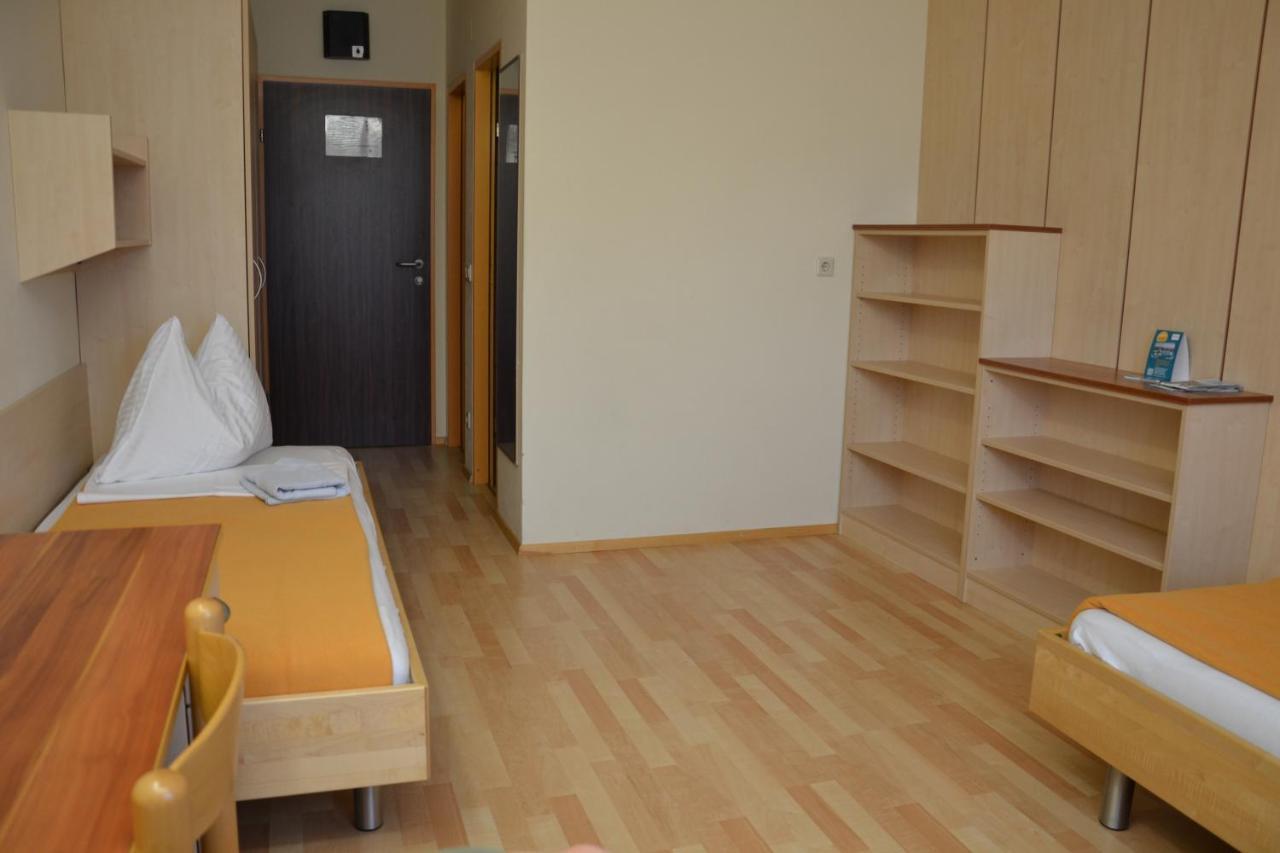 Mladinski Dom - Hostel Klagenfurt am Woerthersee Bagian luar foto